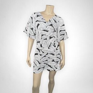 LOFT 10 Petite Black and‎ White Fern Faux Wrap Romper Summer Vacation Casual